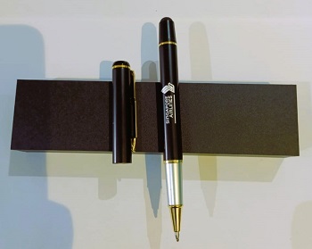 SINGAPORE AIRLINES High-quality Metal Pen Premium Business Pen Comfort Grip Smooth Writing Ideal for Office Home Use Signature Pen with Stylus Attached SINGAPORE009