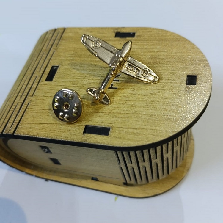 Coat pin Golden color Best Quality Metal with Box ET002