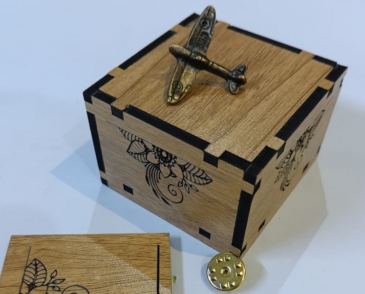 Coat pin Antic color Best Quality Metal with Box ET004